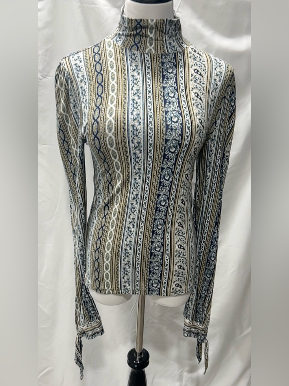Free People Women's Medium Blue Multi Printed Mock Neck Long Sleeve Top Shirt M